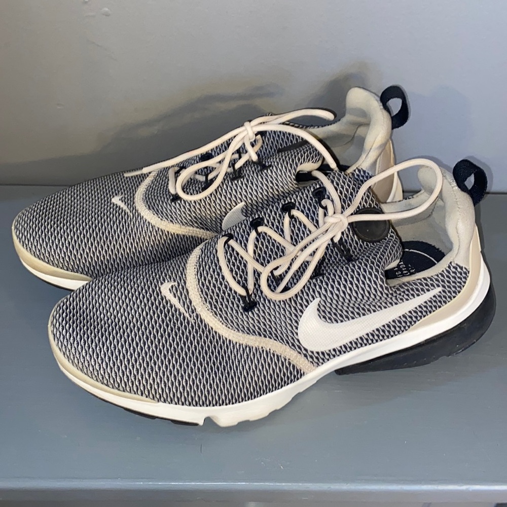 Women’s NIKE shoes!!!